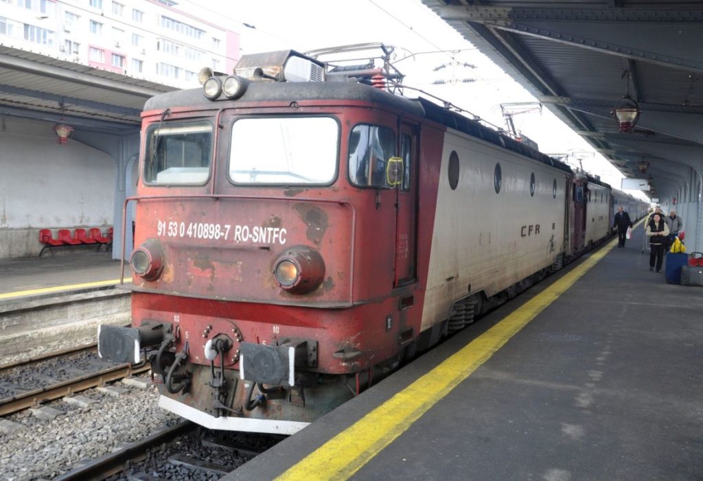 Lokomotiva je trochu rezavá, ale spací vagóny na trase Temešvár-Bukurešť jsou pohodlné a ve slušném stavu.