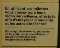 Záchody pod dohledem kamer.