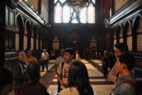 Jsme vpuštěni alespoň do předsálí…