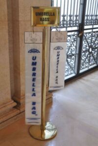 Pytlíky na deštníky.