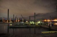 Škoda noci, kterou člověk probendí na pevnině.