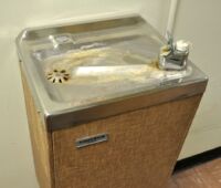 Vodu radši nepijte, je 40 let stará.